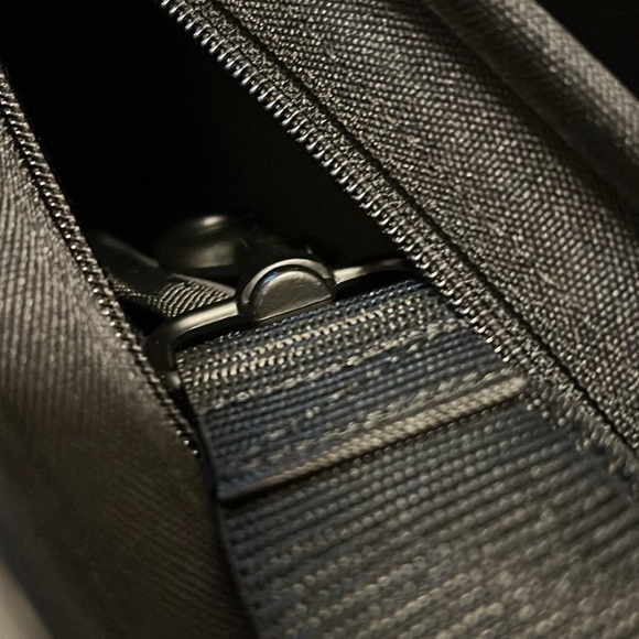 NWT black computer case with hand and shoulder straps - Picture 10 of 10